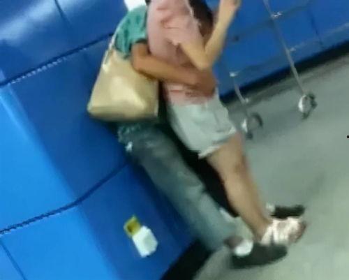 在线视频火辣情人,揭秘网络红人的爱情故事  第1张